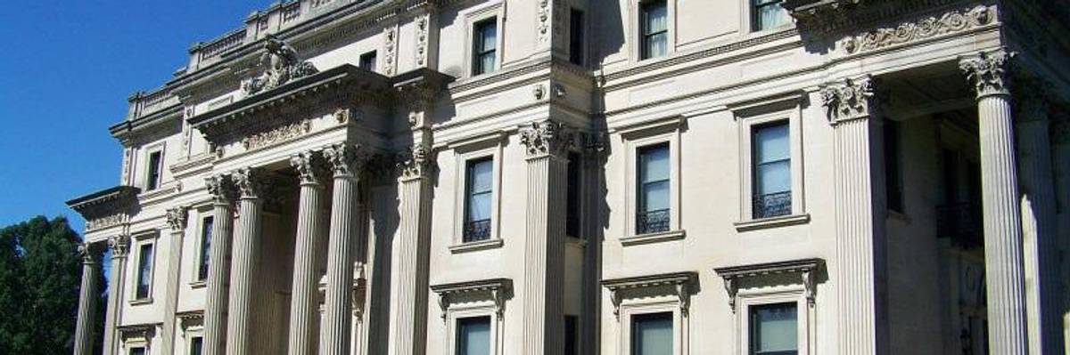 Hiking the Estate Tax Will Help Close the Wealth Gap