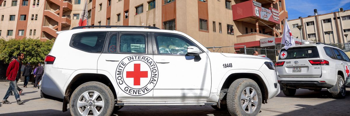 An ICRC vehicle parked in front of Nasser Medical Complex in Gaza.