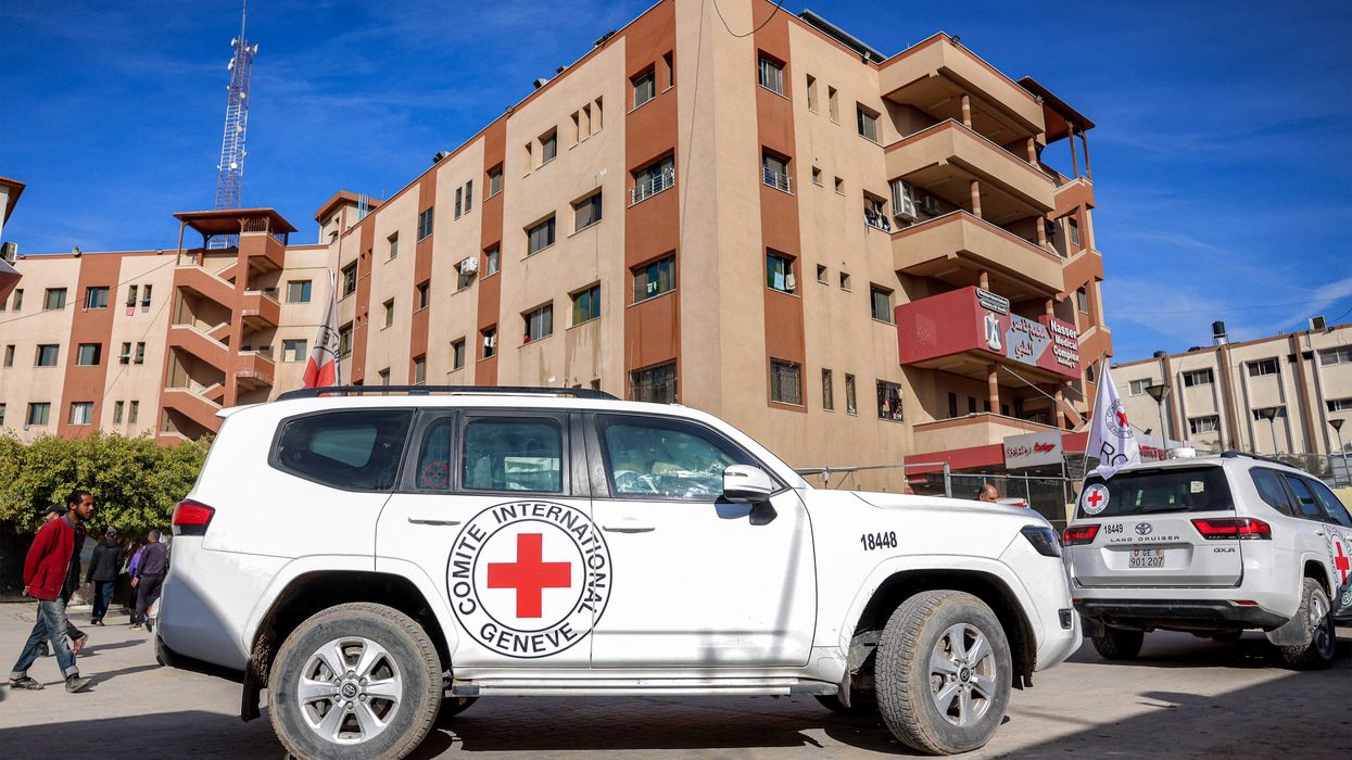 An ICRC vehicle parked in front of Nasser Medical Complex in Gaza.