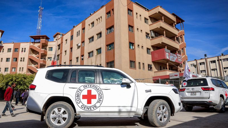 An ICRC vehicle parked in front of Nasser Medical Complex in Gaza.