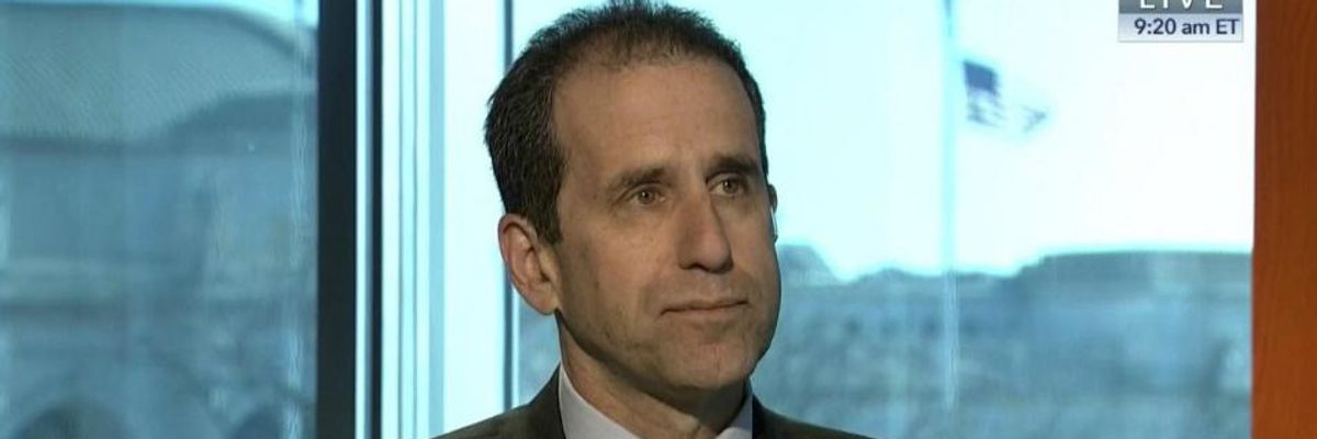 Washington Post Editor Fred Hiatt Ripped for 'Remarkably Ignorant' Op-Ed Equating Trump and Sanders on Climate Crisis