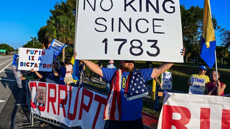 Anti-Trump signs says "No King Since 1783"