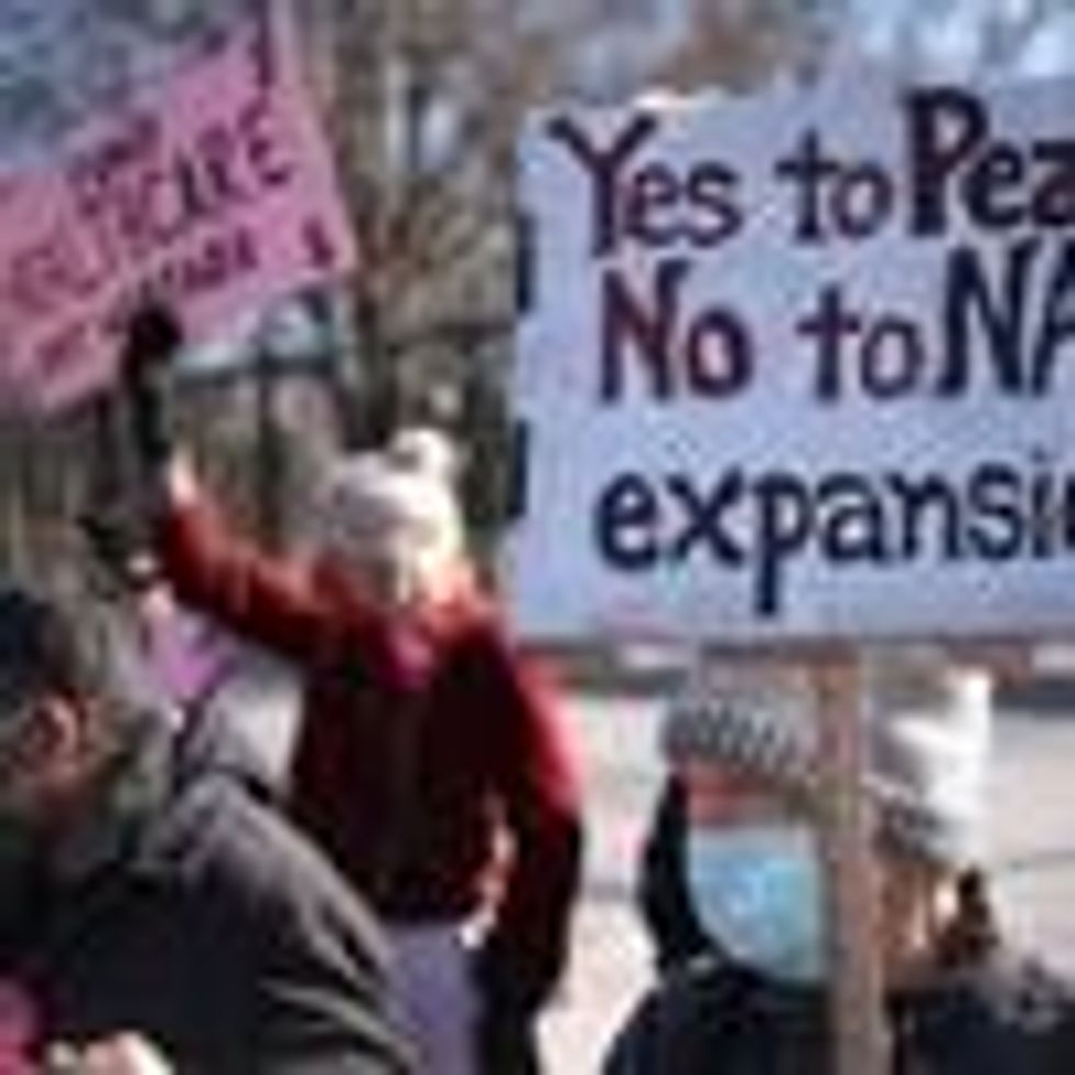 Anti-war protesters demonstrate outside the White House