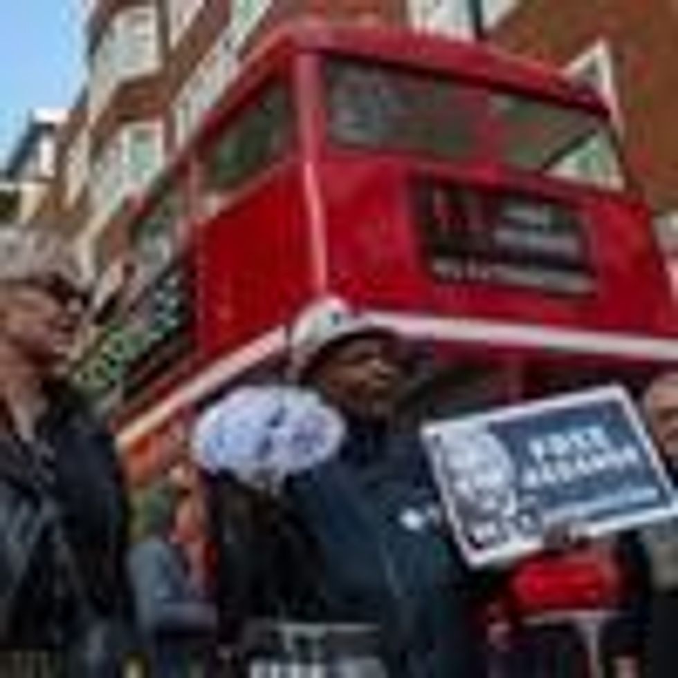 Assange extradition protest