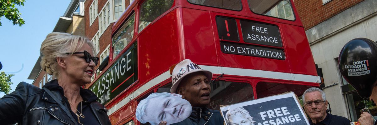 Assange extradition protest