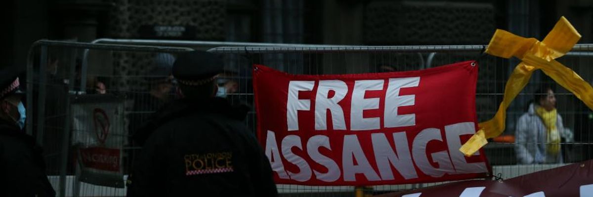 'Absolutely Outrageous': UK Judge Denies Julian Assange Bail, Keeping WikiLeaks Founder in Prison