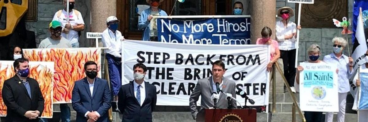 Back from the brink anti-nuclear activists in Syracuse, New York.​