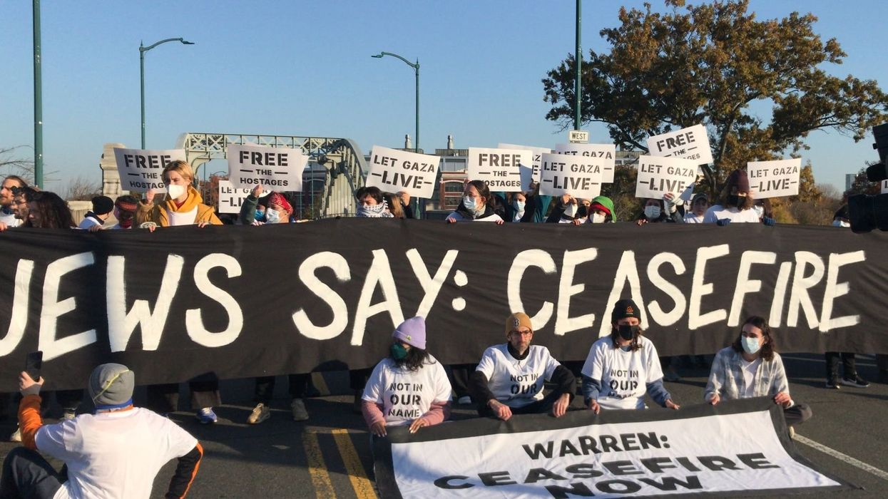 banner reads: Jews say: cease-fire