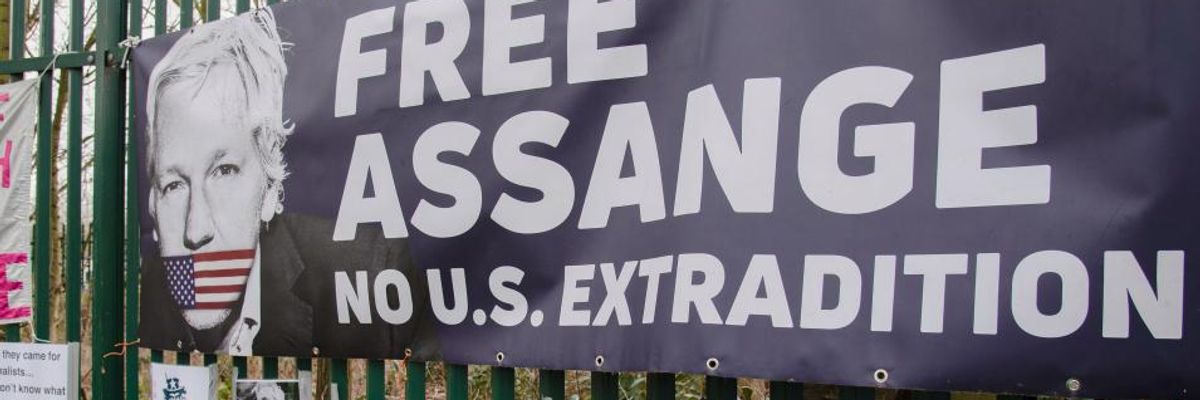 Prosecution in Assange Extradition Hearing: US-UK Treaty Does Not Apply To Wikileaks' Publisher