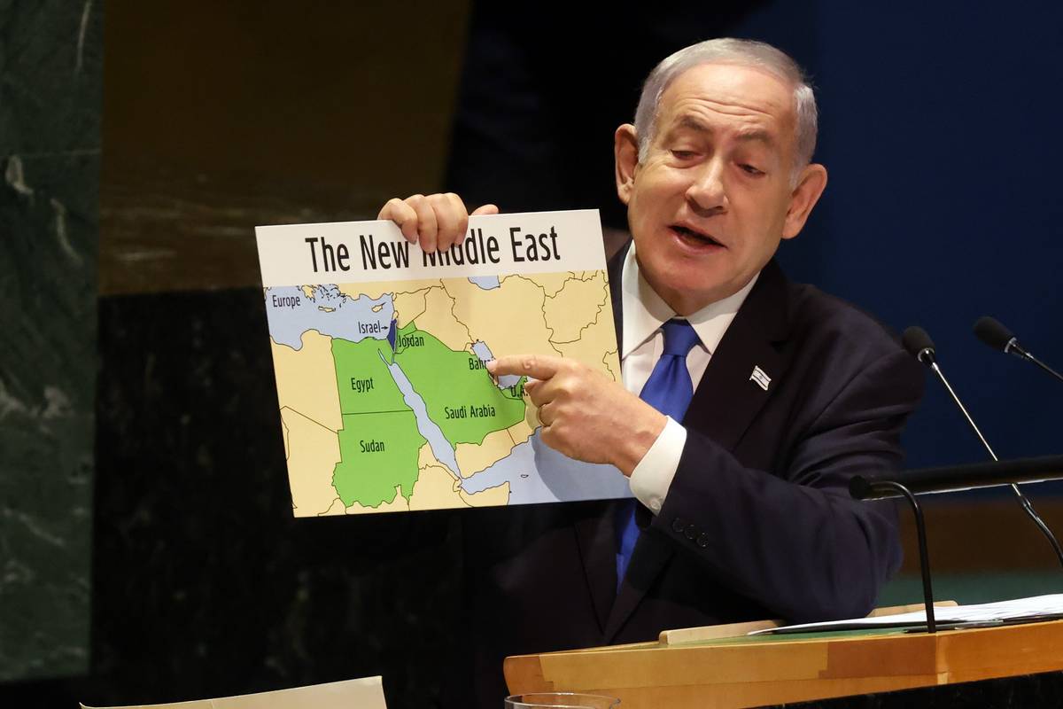 benjamin-netanyahu-holds-a-map-of-the-middle-east-without-palestine.jpg (1200×800)