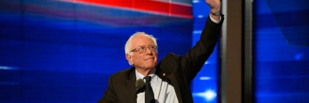 In Tweetstorm, Bernie Sanders Eviscerates Donald Trump on Trade and Taxes