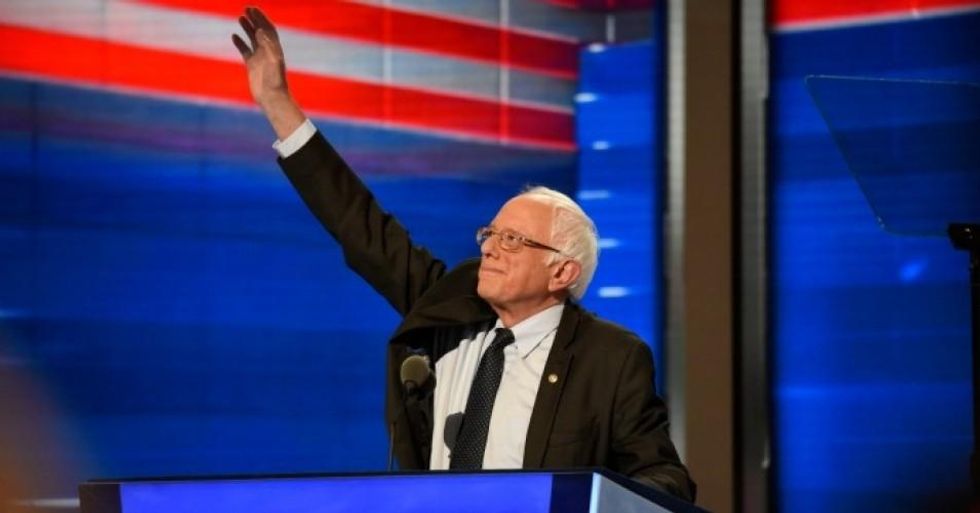 Bernie Sanders (I-Vt.) waves to the cheering crowd during the 2016 Democratic National Convention. (Photo: Disney/ABC News/flickr/cc)