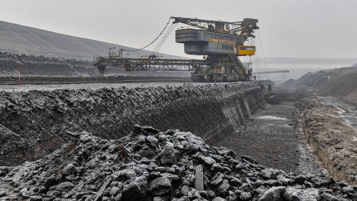 Big coal rig. Net Zero scam.