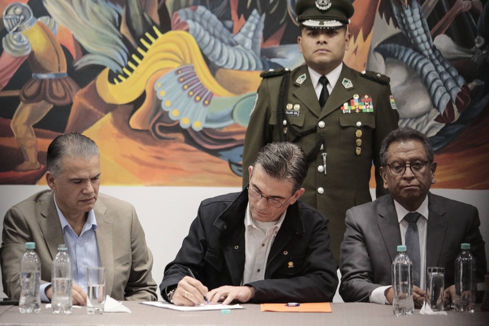 'No Evidence': Bolivia's Paz Blames 'Narco-Terrorists' for Protests and Signs Law Granting Emergency Powers
