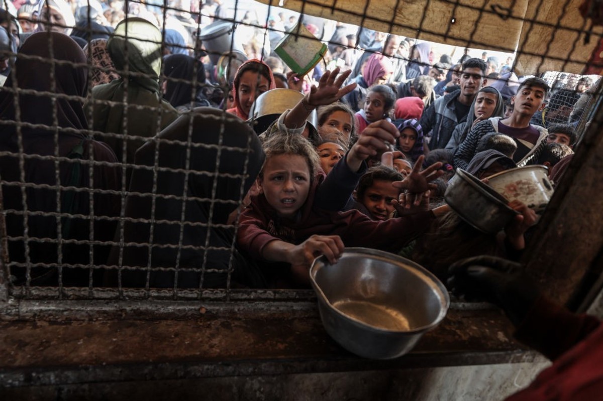 Bread crisis in the Gaza Strip as Israel continues its attacks