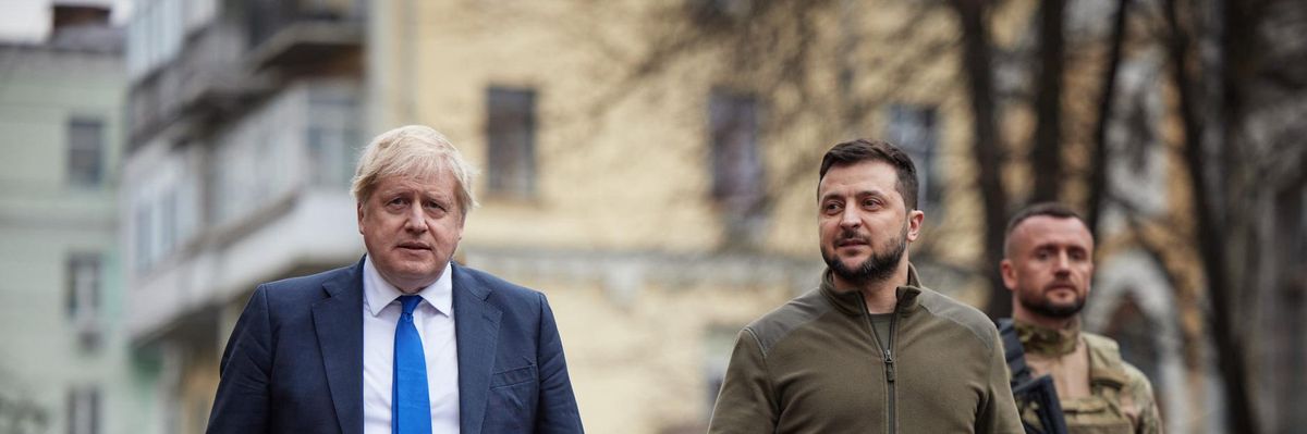 British Prime Minister Boris Johnson walks with the Ukrainian president