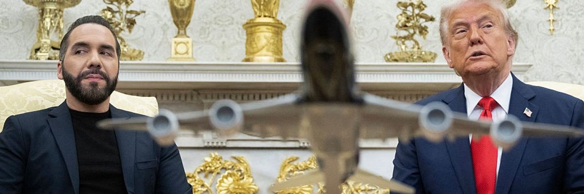 Bukele and Trump sit in the Oval Office.