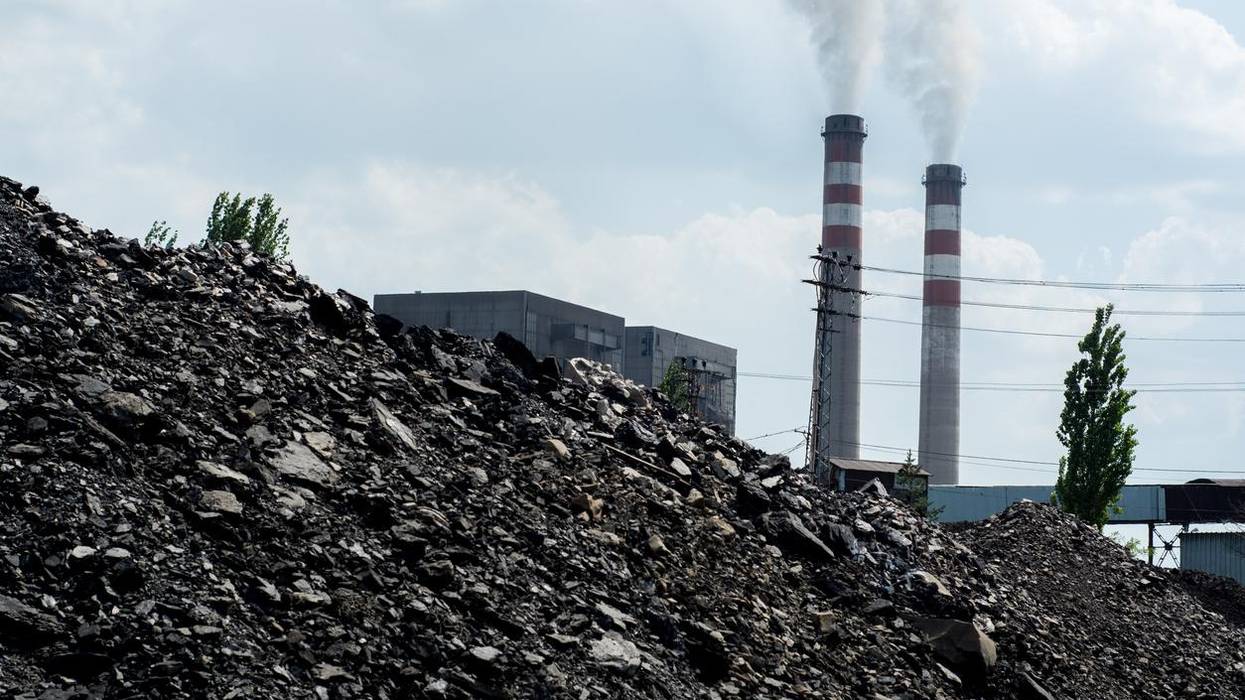 Two Truths and a Lie: Trump Won't Save Coal or Slow Clean Energy With Clean Power Plan Rollback