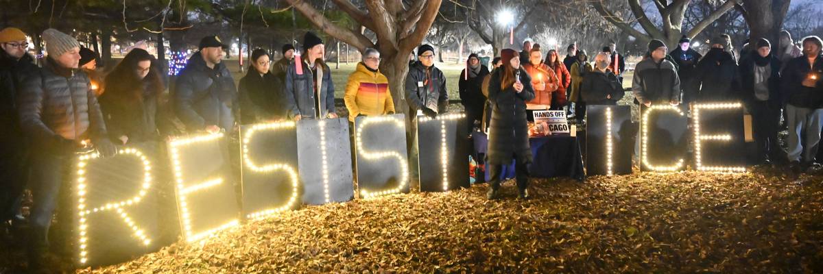 Candlelight vigil in Chicago protests ICE operations
