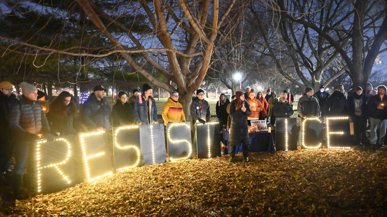 Candlelight vigil in Chicago protests ICE operations