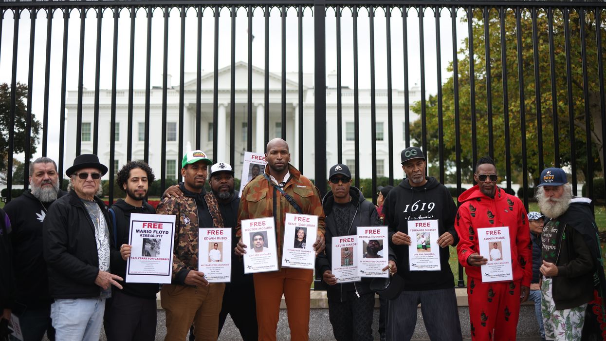 Cannabis reform protest outside White House calls for clemency.