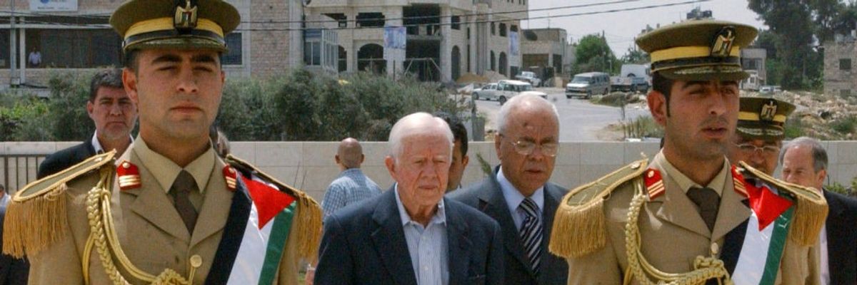Carter Visits Arafat Tomb In West Bank