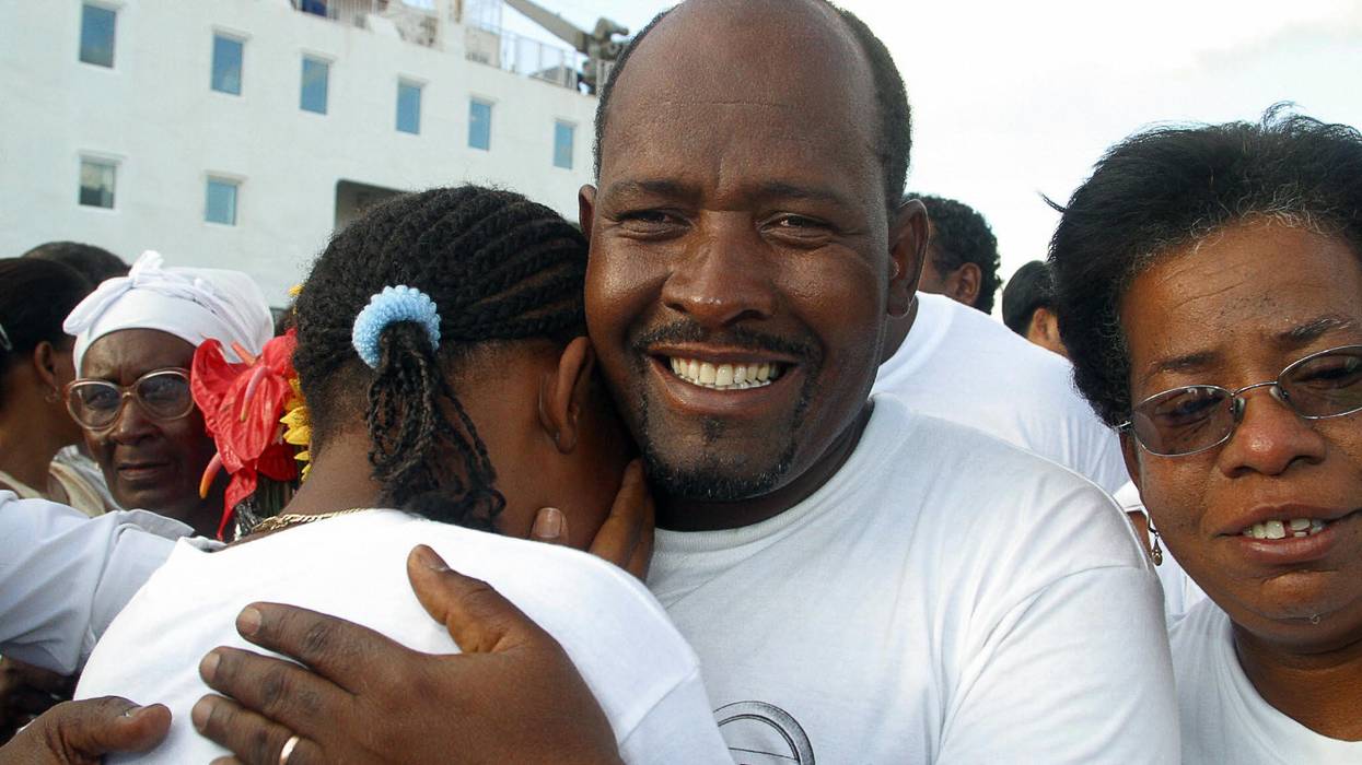 Chagossian leader hugs daughter.
