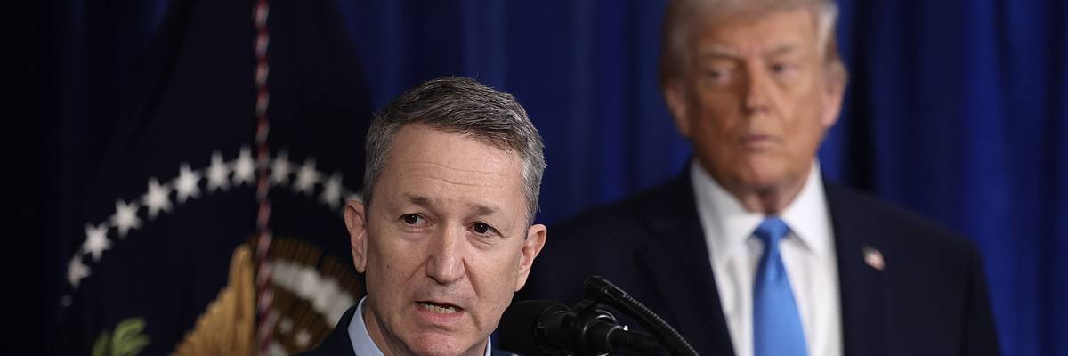 Chairman of the Joint Chiefs of Staff Dan Caine and President Donald Trump