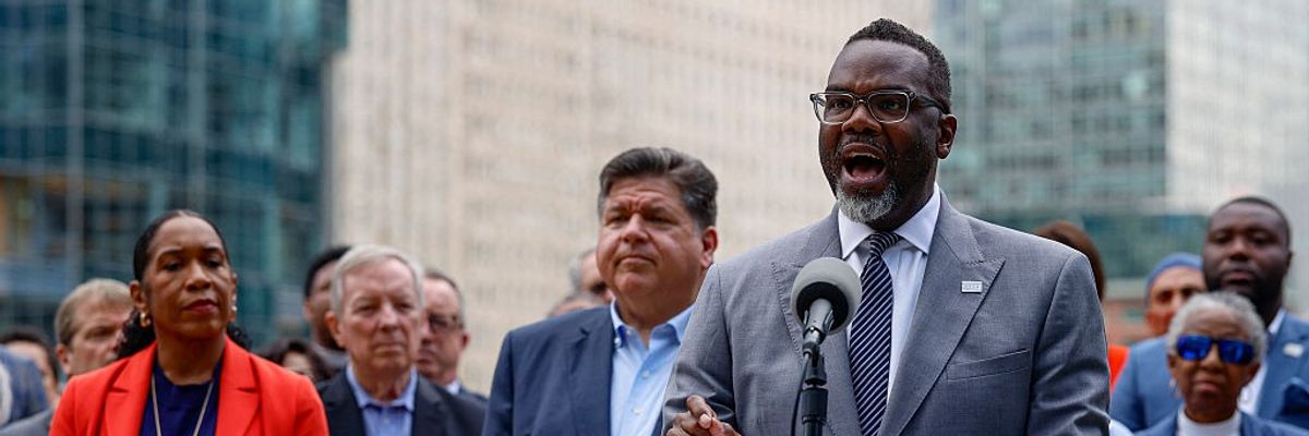 As Trump Eyes Chicago Takeover, Progressives Say 'We Must Fight Back'