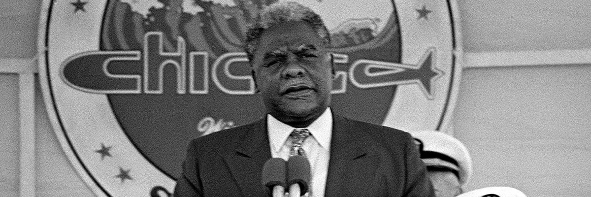 Chicago Mayor Harold Washington speaks.