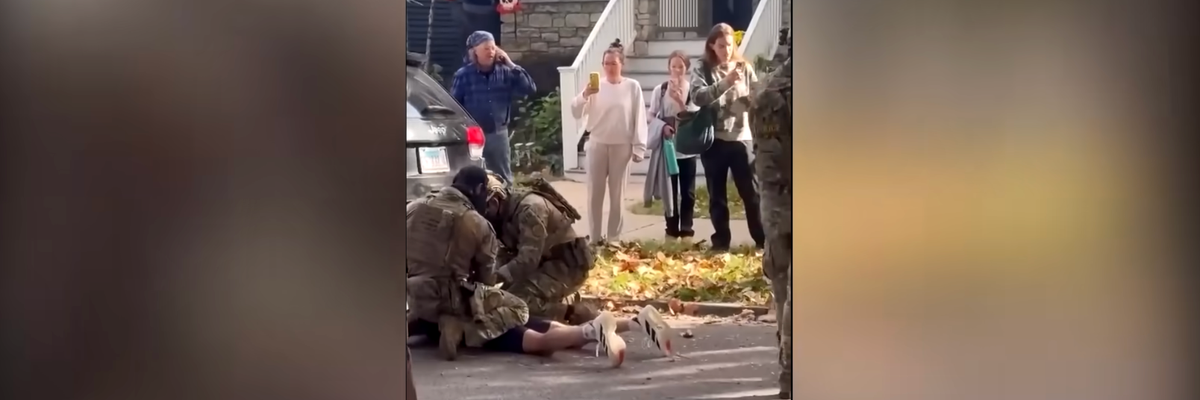 Chicago residents film as federal agents arrest a man in Old Irving Park