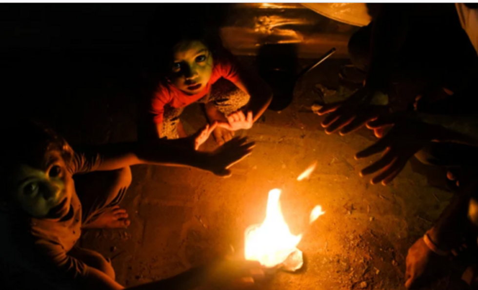 Children in Gaza seeking shelter