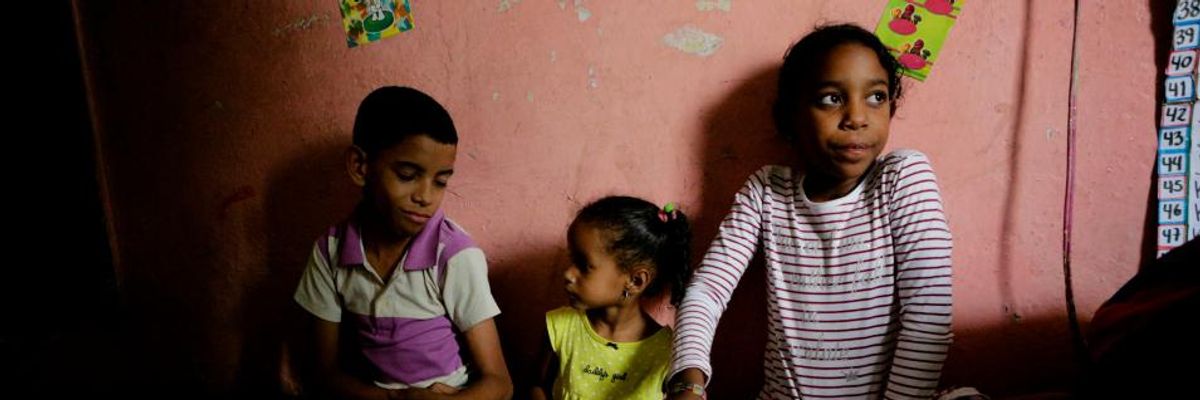 Economists Warn Trump's Sanctions Targeting Venezuela 'A Death Sentence for Tens of Thousands of People'