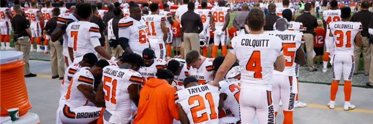 Cleveland Browns players kneel