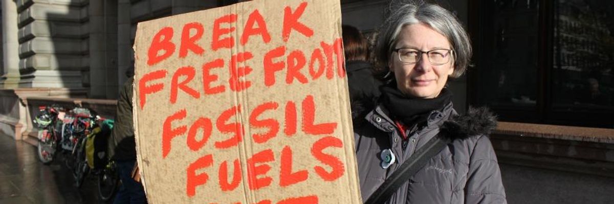 Divestment Fever Spreads as 'Eco Radicals at Goldman Sachs' Downgrade Exxon Stock to 'Sell' Status