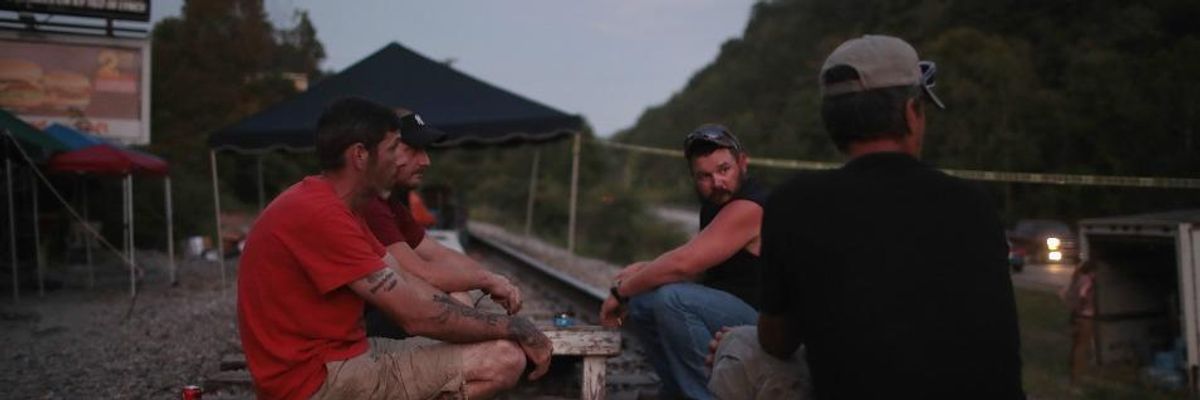 'No Pay, We Stay': 23 Days Into Train Blockade Protest, Kentucky Coal Miners Demand Stolen Wages With Support of Progressives Nationwide