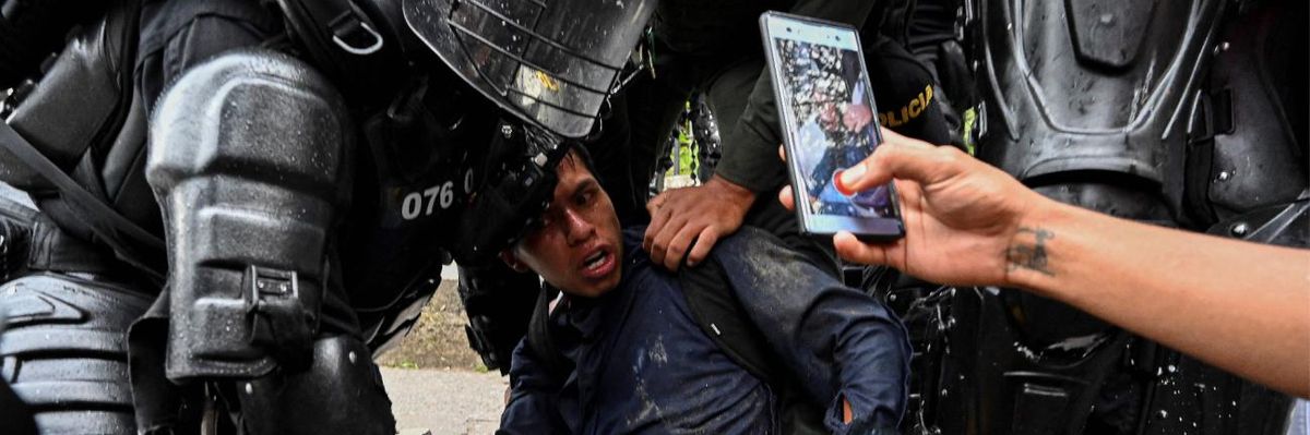 Amnesty Calls on Biden to End 'Outrageous' US Weapons Sales to Colombia Amid Police Repression