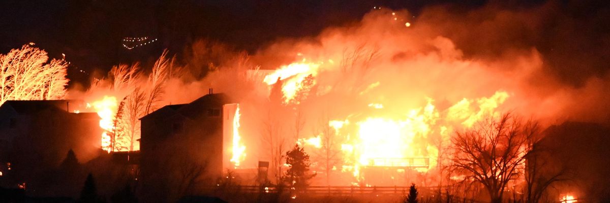Colorado wildfires engulf a neighborhood