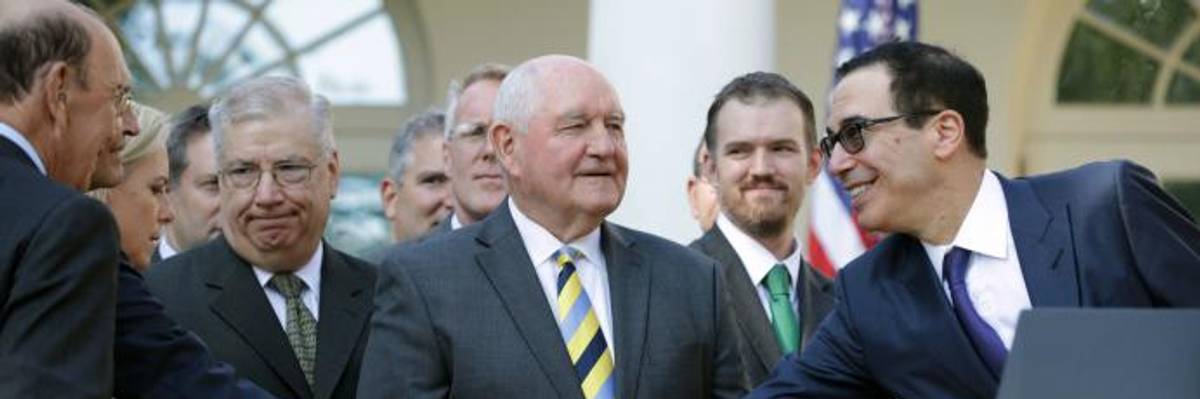 Imperiling People and Planet, Warnings Mount That Trump's NAFTA 2.0 Just Another 'Corporate Giveaway'