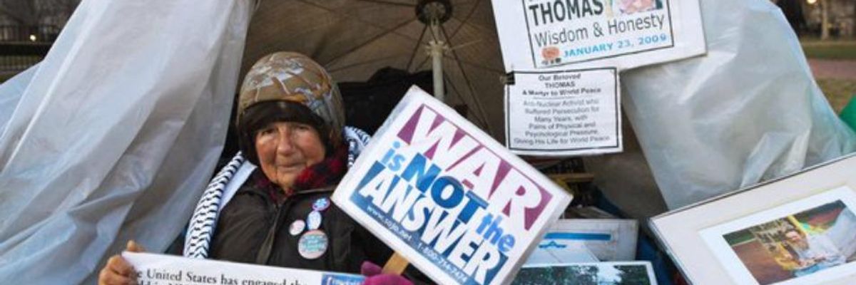 Posted Outside White House For Decades, Most Dedicated Protester in US History Dies