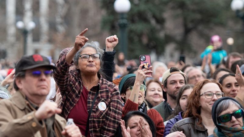 Crowd at Sanders/Ocasio-Cortez rally.