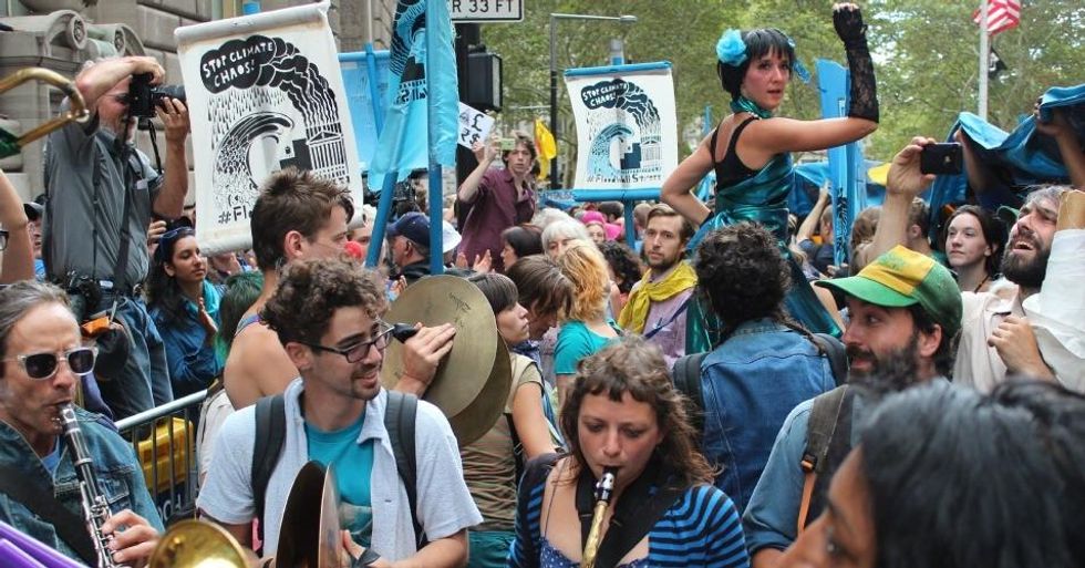 Crowds gather at Flood Wall Street on September 22, 2014. (Common Dreams: CC BY-SA 3.0 US)