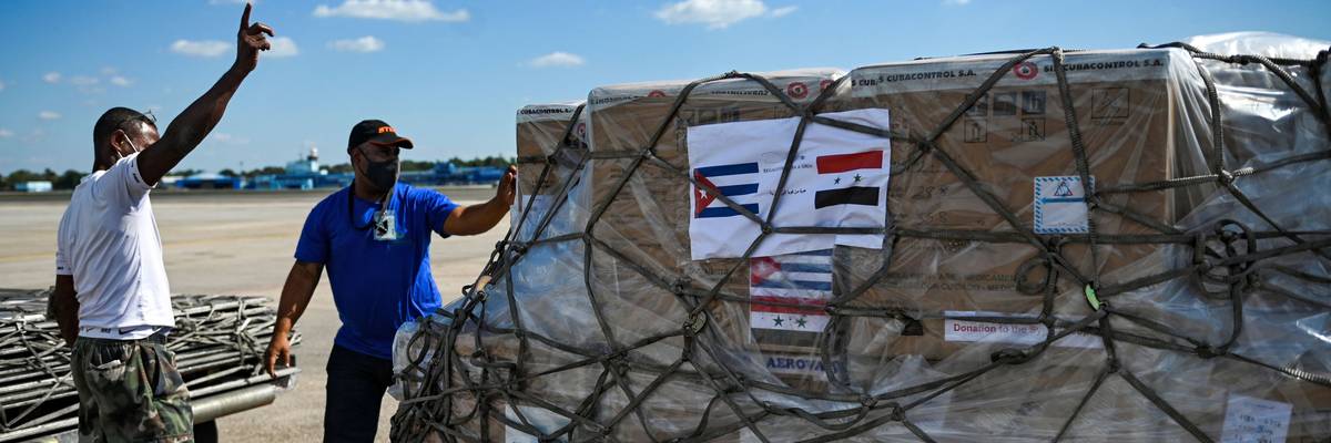 Cuban worker transport Covid-19 vaccines.