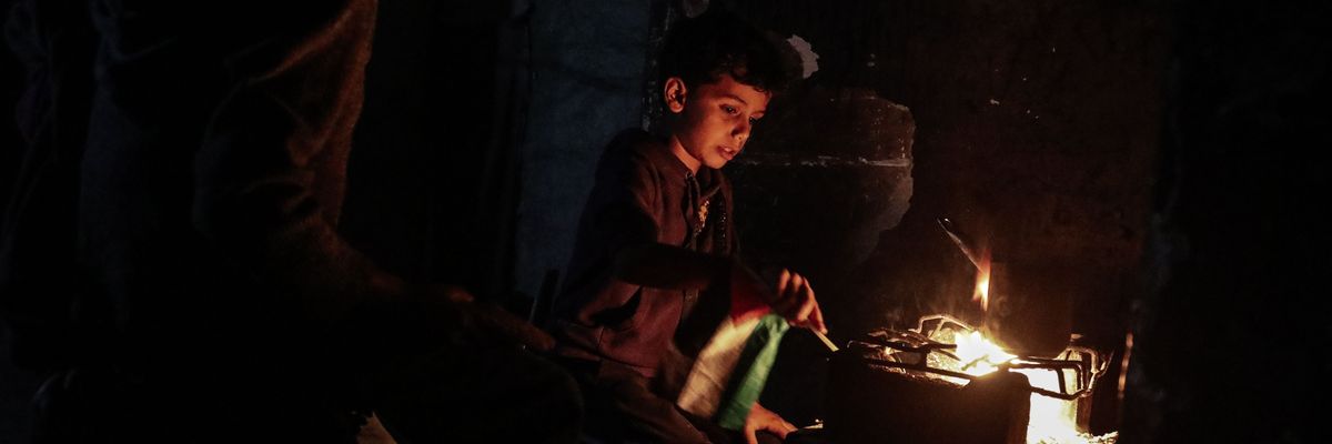 Daily life in Gaza, plunged into darkness by Israel