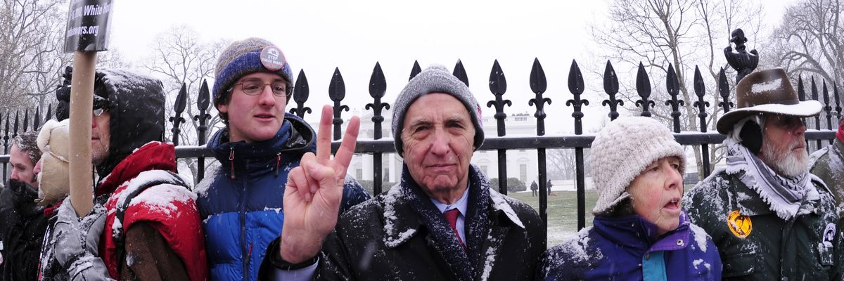 Daniel Ellsberg giving the peace sign in front of the White House