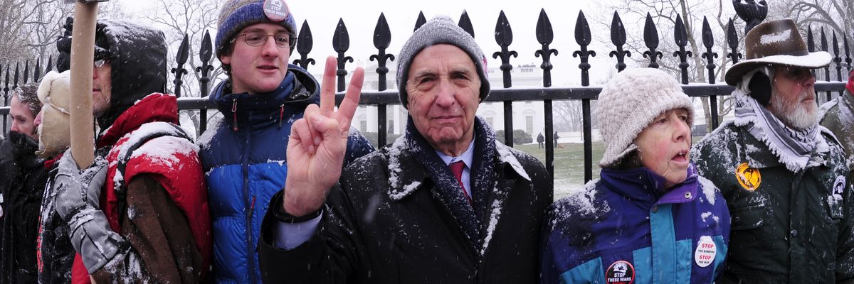 Daniel Ellsberg giving the peace sign 