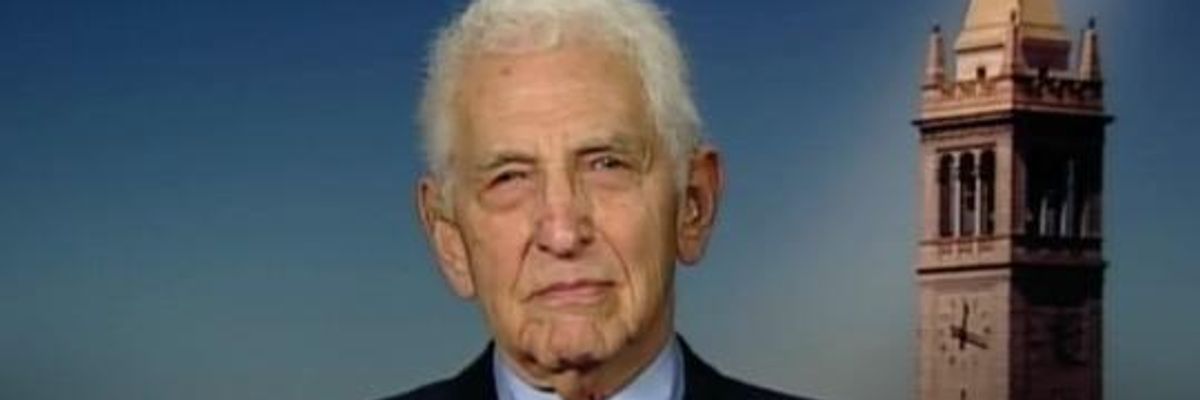 Daniel Ellsberg Rebukes Kerry, Praises Snowden as Morally Courageous