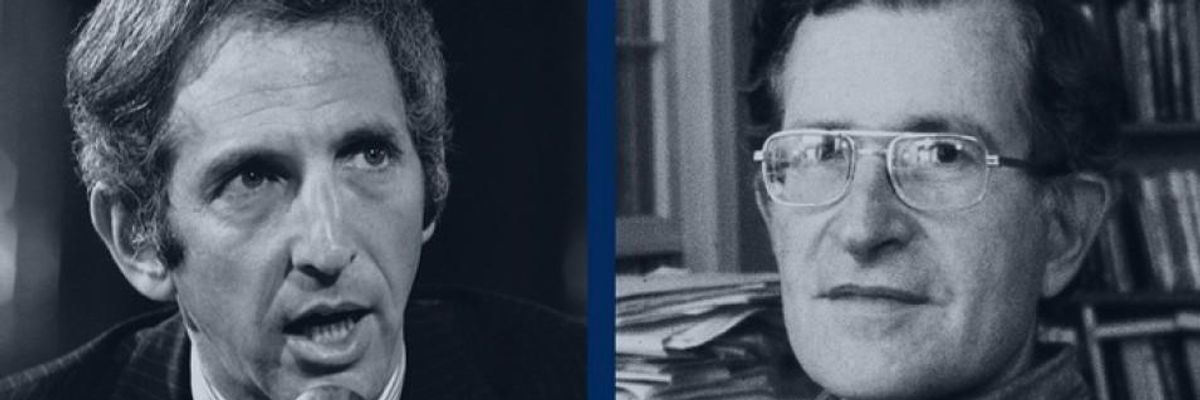 Daniel Ellsberg (l) and Noam Chomsky (r)