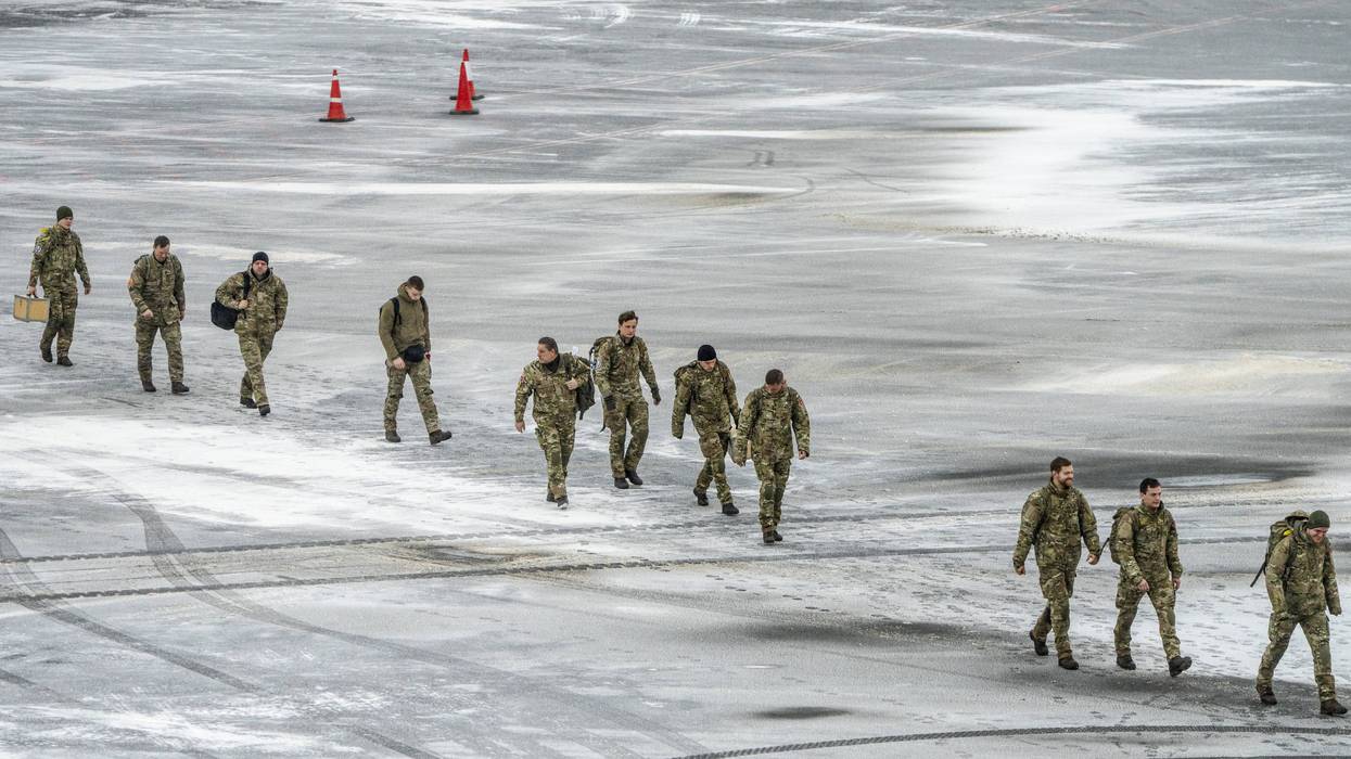 Danish soldiers arrive in Greenland
