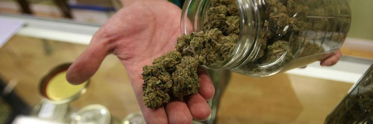 New Analysis Shows Federal Marijuana Legalization Could Raise $130 Billion, Add 1 Million Jobs by 2025